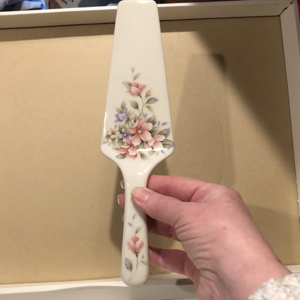 Andrea Sadek Porcelain Cake Plate & Server Gift Boxed